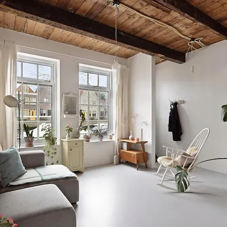 Boutique Canal House 't Jannetje - Historical And Cozy Holiday home *